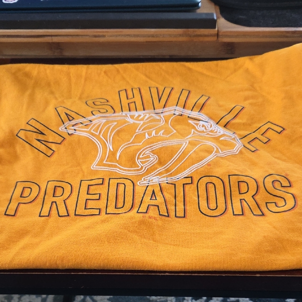 Nashville Predators Gold T-Shirt Size Medium